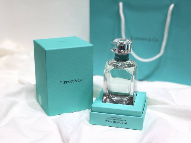 专柜品质 Tiffany & Co 蒂芙尼新款香水钻石瓶～75Ml 完美糅合果香与花香调，前调以酸甜的水果开启，混合柑橘，草莓，覆盆子和梨，清新甜美！中调融合牡