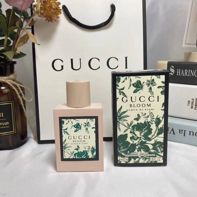专柜品质 古驰Gucci Bloom绿色繁花之水女士香水50Ml 香调：花香调前调：白波斯树脂叶、黑醋栗芽中调：晚香玉、茉莉、使君子基调：檀木、麝香