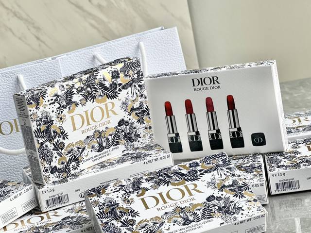 专柜品质 Dior 小样套盒！贸易公司订单，迪奥口红小样套装限量Mini套装4支装，里面有丝绒999，丝绒720，丝绒840，哑光722四款热门色号，迪奥口红小