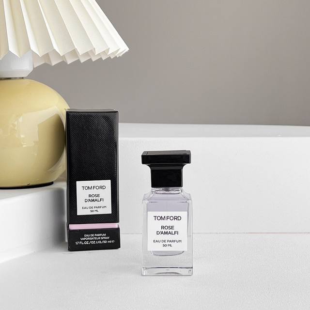 专柜品质 Tom Ford Rose D'amalfi 汤姆福特 意大利阿马尔菲玫瑰 “ 她像是清晨的露珠，迎接白色的海浪 ” 前调：粉红胡椒 橘子 香柠檬 中