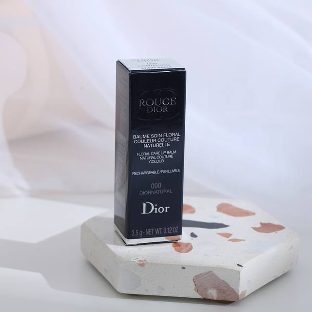 专柜品质 Dior迪奥烈艳蓝金打底润唇膏000 滋润口红持色 新品透明无色 迪奥全新花萃润唇膏，色泽自然，持续滋润双唇，花萃柔护双唇，百搭透明色，可单独作为润唇
