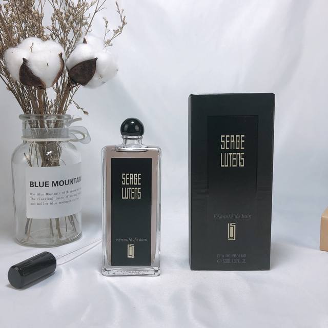 专柜品质 新款新包装卢丹氏林之妩媚 Ml，，香调：木质东方调容量： Ml气味：雪松肉桂李子桃子公丁香依兰紫罗兰橙花生姜玫瑰香草麝香檀香木安息香脂属性：女香桃子和