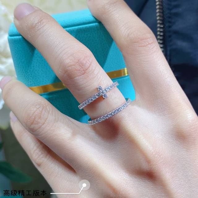 此款调价 码数5678 蒂芙尼细排钻戒指非常棒的钻戒伴侣 超好卖[害羞][害羞][害羞][害羞]所见即所得！简约不简单！非常透亮的钻，超高仿真通体纯银镀金，永久
