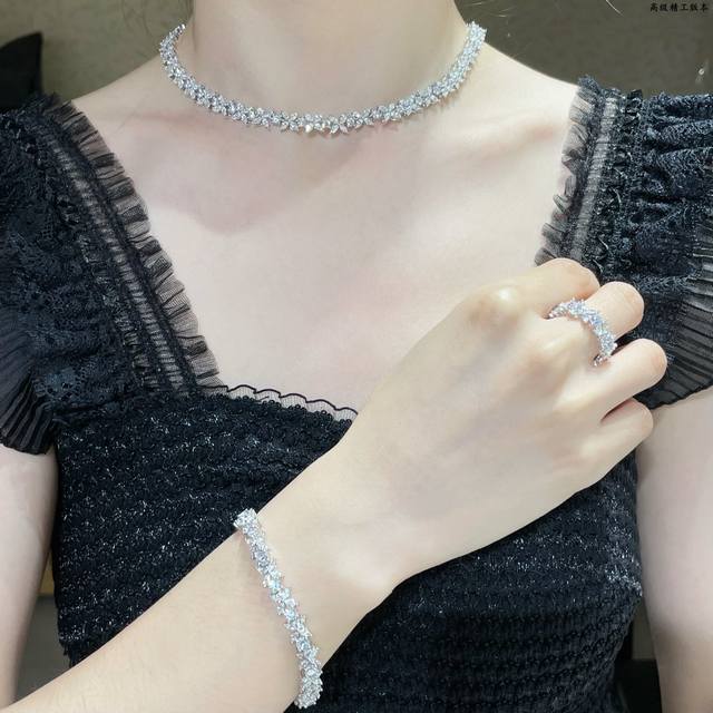 此款调价 925高级精工版本 蒂芙尼满钻马眼项链 长度40.42Cm 名媛奢华大牌高档爆闪 专柜品质 S925纯银 完美打造 每一微小细节都经老师傅耐心打磨而成