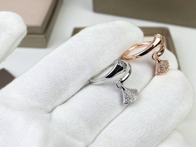 Bvlgari 宝格丽满钻裙子戒指Diva 裙子系列 扇形 微镶戒指 高端定制亚金电镀18K玫瑰金 白金工艺 镶嵌进口锆石气质美女必备单品 超美高档的配色 专柜