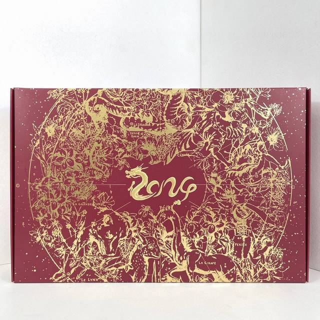 龙年香水盲盒10件套 配礼袋 龙年情人节 全明星香水盲盒10件套！全明星9+1 就要你 盲盒寻香 注定心动，致敬经典 唤醒悸动的心，一缕香氛 谱写灵动芳颂。