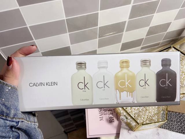 专柜品质 新款Ck5件套香水！持久 新款到货Ck香水5X10Ml五件套装