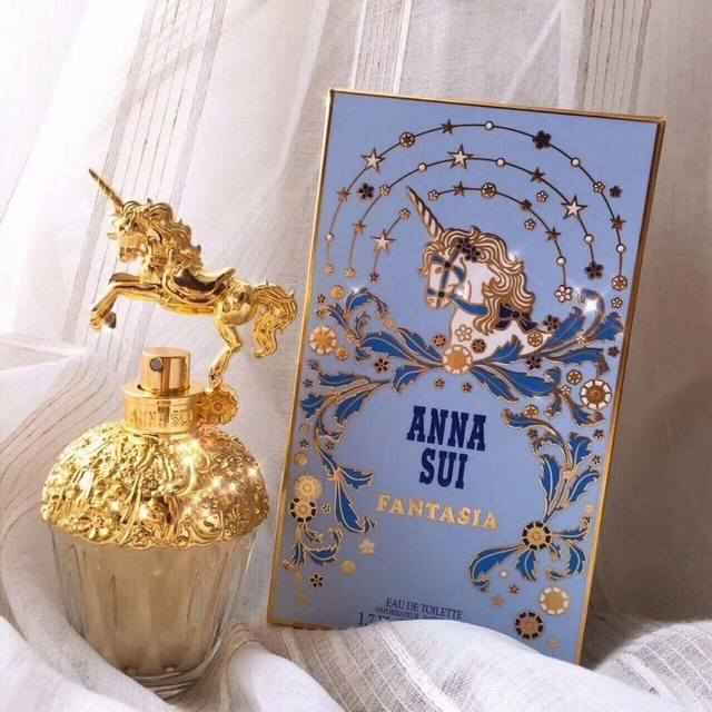 专柜品质 Anna Sui安娜苏独角兽淡香水Edt 规格:75Ml 瓶子满分，太喜欢啦，拿回去摆都觉得高大上，有木有 经历一种全新的嗅觉奇遇，花果融合着木质香