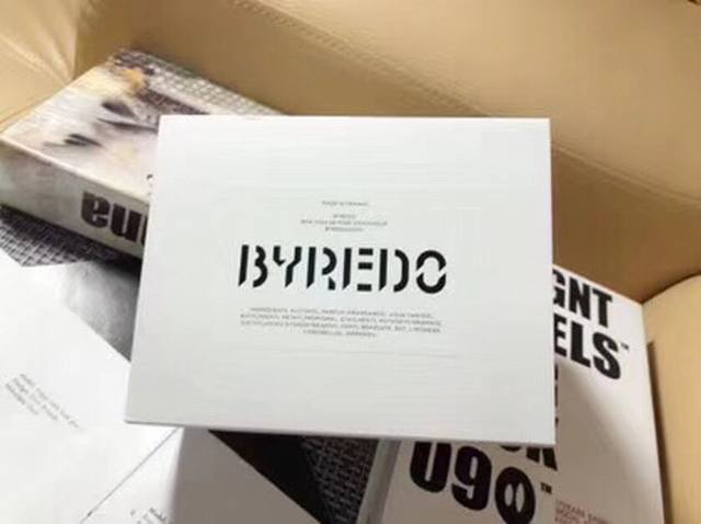 专柜品质 百瑞德无人区玫瑰 Ml，香水界的L.V，你可以不买，但不能不知道的拜里朵！被誉为香水中的L.V拜里朵品牌成立于2006年，黑白色调的包装，简单的线条，