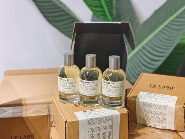 专柜品质 最近真的火的不行Le Labo香水，费了很大劲才从代工厂P给大家预定了一批货回来，可以说是今年香水界的颜值担当了，小红书以及国外的平台都是超高议论话题