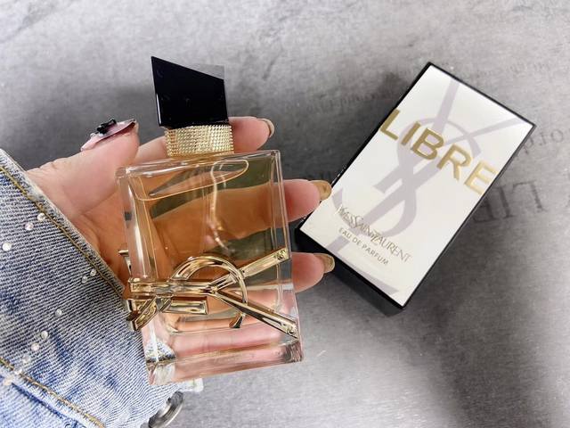 专柜品质 Ysl 圣罗兰 秋季新款女士香水自由之香Libre Edp浓香刻字 Ml产品描述：本意是想体现坚强大胆和自由，前调没有那么刺激的强烈花香，不过中调开始