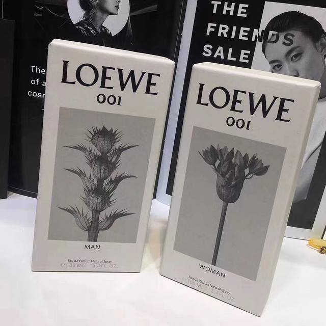 专柜品质 罗意威男款女款都有 也许你已记不清对方的容貌，但是一定记得对方身上的味道 事后清晨”被Loewe罗意威 001香水描绘得如此纯情又暧昧，宁静的木质男香
