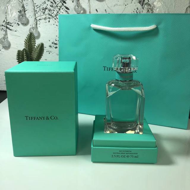 专柜品质 Tiffany蒂芙尼蒂芬妮香水Coty合作新款钻石瓶女士香水75Ml 香调：花香调前调：柑桔中调：鸢尾花尾调：广藿香和麝香