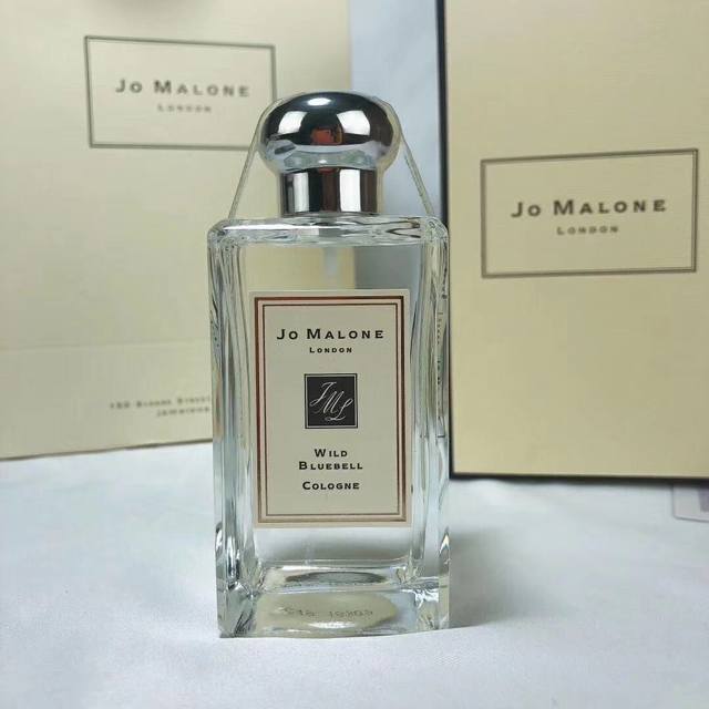 专柜品质 祖马龙经典蓝风铃 Ml 重新到货祖马龙蓝风铃香水 Ml ！好多宝宝最爱的味道！自认为真的胜过香香 也是祖马龙最出名的一款香水，最抢手的蓝风玲，味道都很