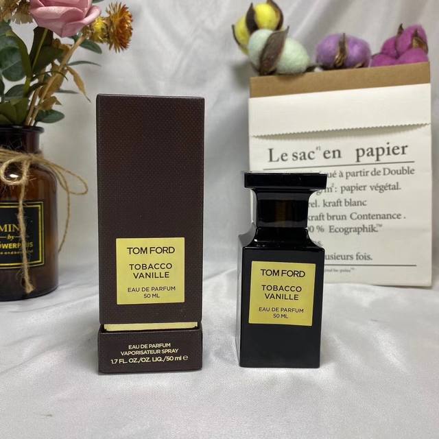 专柜品质 Tf韵度烟草香水50Ml 香调:辛辣东方调；前调:烟草辛香料；中调:零陵香豆烟草花香草可可果；后调:干果木质香；属性:中性香；标签:甜烟草香草温暧辛辣