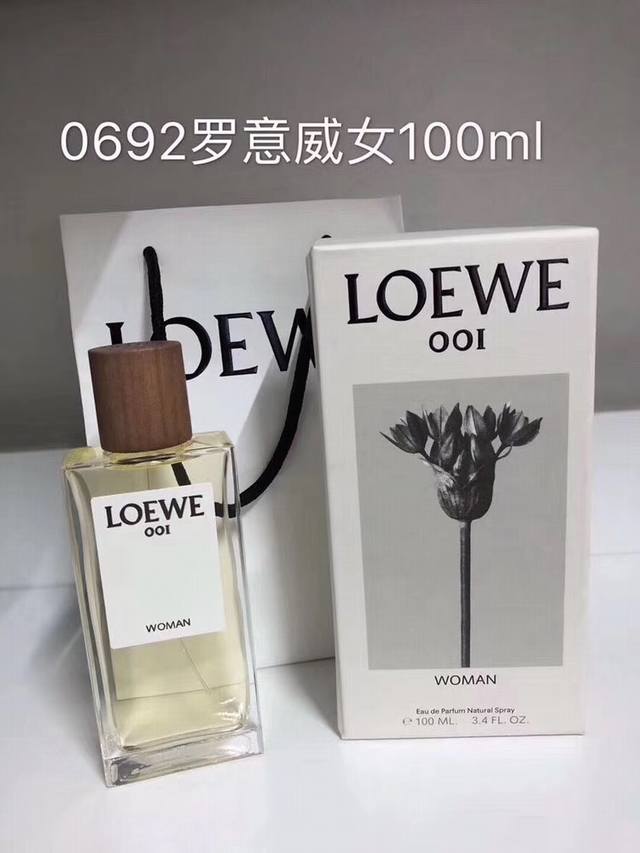 专柜品质 罗意威情侣香水001 下单备注 Loewe 001 Woman女香：前调取自意大利南部香柑和佛手柑，清甜中带着甜蜜，像清新宁静的清晨的早安吻一般；檀香