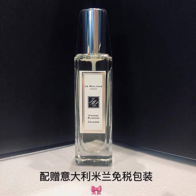 专柜品质 祖马龙橙花火热来袭！！！橙花香水是一款古龙水，这款香水，相信任何人都会被她纯正的花香吸引。她还原了真实的橙花，只强调花的味道，只把花作为主角，不粉不甜