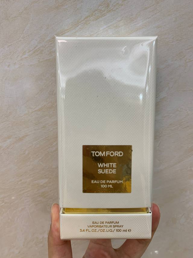 专柜品质 Tf限量白麝香白瓶香水 Ml-50Ml 专柜原装纸盒包装 前调：玫瑰、藏红花、百里香 中调：茶、乳香、铃兰 后调：檀木、绒面革、琥珀、麝香 木质花香