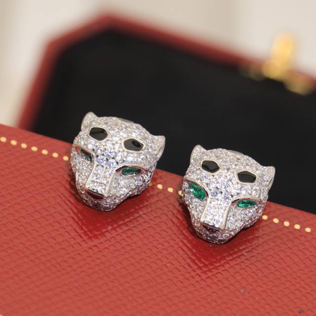 精工版本Cartier 豹头耳环最新 火爆 Cartier豹子 祖母绿宝石耳钉卡地亚经典杰作，经久不衰传奇经典，一直流行无需多说 原版 定制 925银耳针 +亚