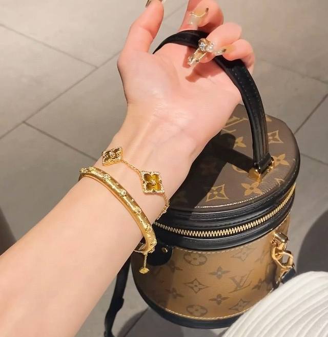 布契拉提 Buccellati 意大利高级珠宝品牌 复古宫廷风带钻拉丝手镯 亚金材质 18K厚金电镀 高品质 布契拉提手镯