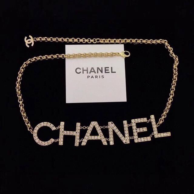 双层 单层 ...Chanel小香香奈儿这一季真心太美了 特别是这个字母系列 腰链也是真心美翻了的节奏 高版本现货不多