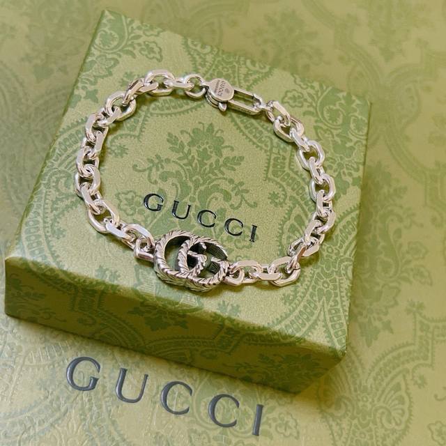 2025最新出炉土豪版手链 独家高品质 Gucci古驰手链最新款的经典款 精致无论款式 质感 都是绝对的顶尖Feel 只要看一眼就懂了 超 Nice 搭配衣服最