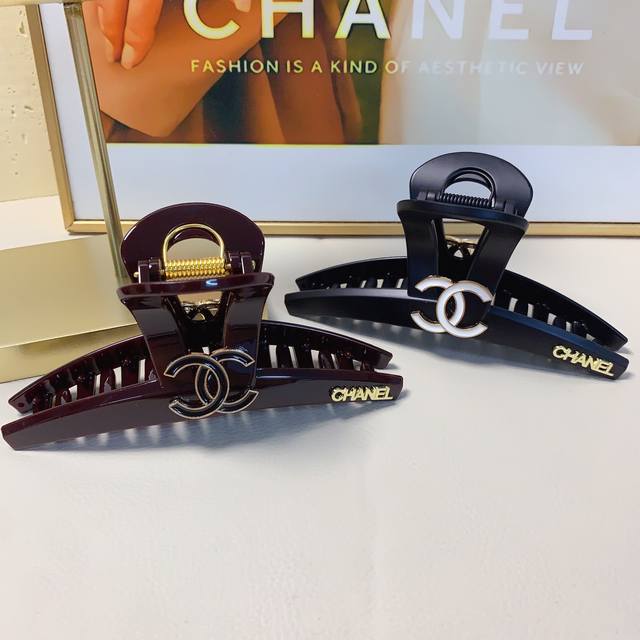 Chanel小香 Chanel抓夹 滴油Logo抓夹气质百搭日常精致小单品 小仙女必入单品 宝藏款 闭眼入推荐款 单个 配发箍盒