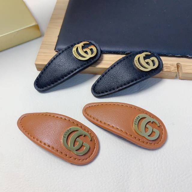 Gucci古驰 Gucci发夹 牛皮钛钢Logo压夹Bb夹边夹日常精致小单品 气质百搭小仙女必入单品 宝藏款 闭眼入推荐款 一对