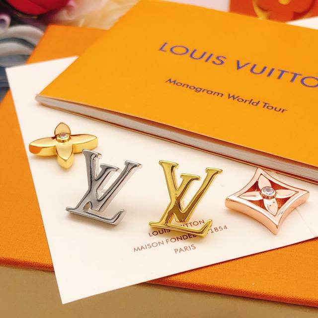 编号Led0170 Lv*最新款金银搭配拼色耳钉 一致Zp黄铜材质