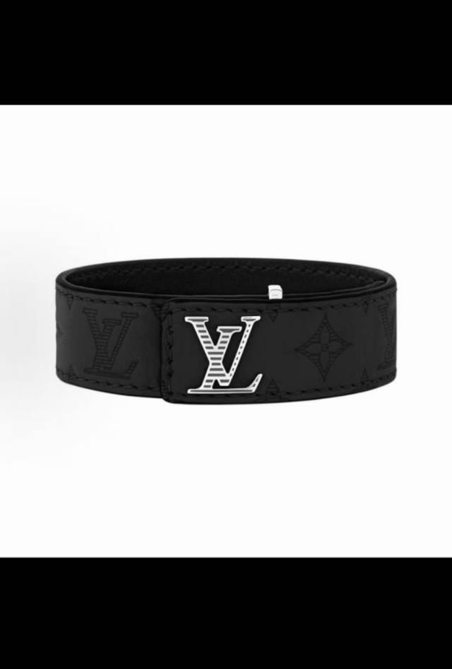 Louis Vuitton 纯色标识设计 皮革 手镯 男款 黑色路易威登Lv男士手镯压花图案皮革银色搭扣字母手环M4165E