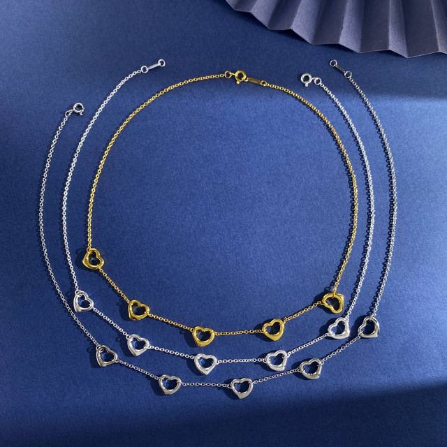 Tiffany蒂芙尼Tfn时尚Ins简约光面镂空五个爱心形项链 黄铜材料 3个色 重约7G 项链约长44.7Cm