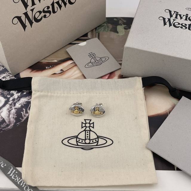我们出品 Vivienne Westwood 宝宝，什么是快乐星球，来，这就是快乐星球！太爱啦！绝绝子撞色设计！分色电镀超级重工！！重磅推荐闭眼入准没错！纯粹王