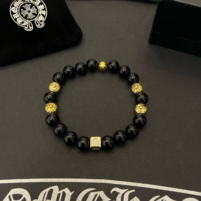 新款 专柜品质 Chrome Hearts克罗心 经典黑玛瑙珠子*复古多元素黄金色手链手串，凹凸造型不同的花纹设计风格呈现出与众不同 十字架童军花是克罗心的标志