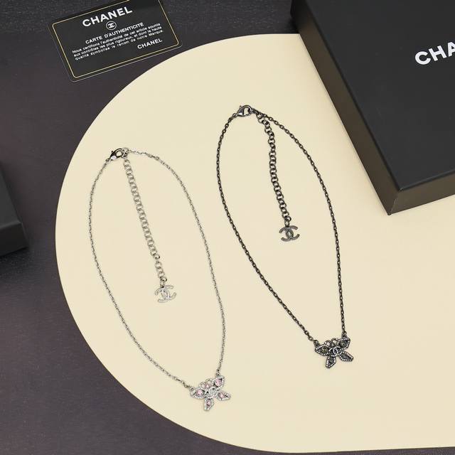 Chanel25A蝴蝶项链 美晕了蝴蝶系列真的美晕我 银色搭配粉钻 把蝴蝶彰显的好精致 尽显高贵