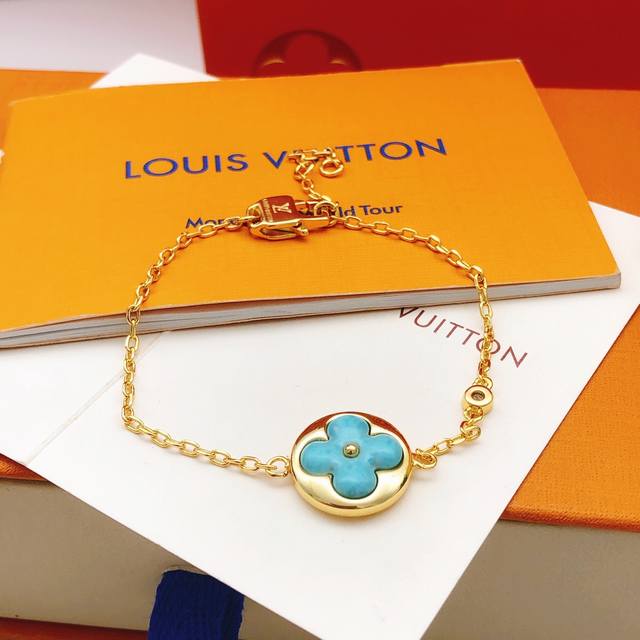 编号Lsl0211 Lv*最新款蓝色贝母手链 一致Z批黄铜材质
