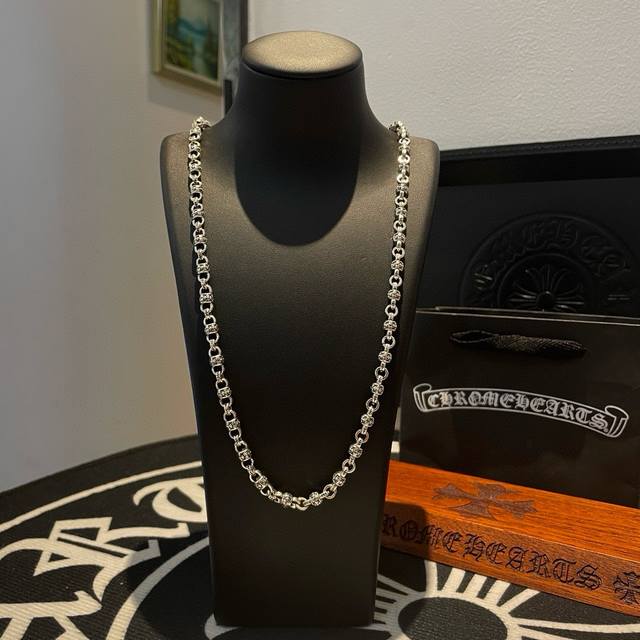 抖音 快手 Ins 小红书 直播热门 ，新款 专柜品质 Chrome Hearts克罗心十字花球项链 ，凹凸造型不同的花纹设计风格 呈现出与众不同 十字架 童军