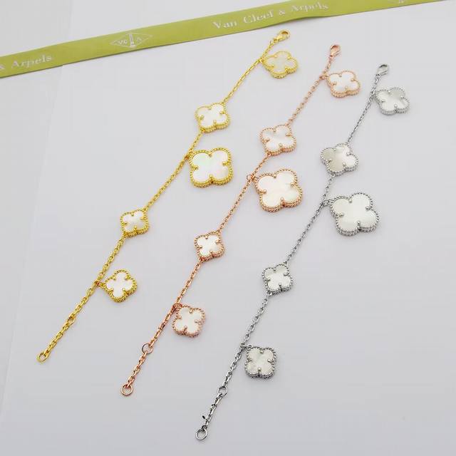 经典四叶草大小花五花手链Van Cleef & Arpels梵克雅宝Vca经典大小花手链 ，完美演绎大牌搭配衣服，气质非凡