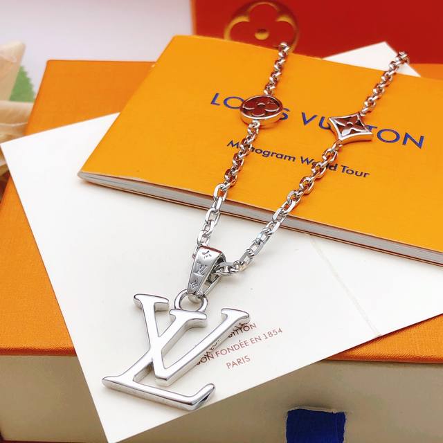 编号Lxl0249 Lv*最新款银色光面项链 一致Zp黄铜材质