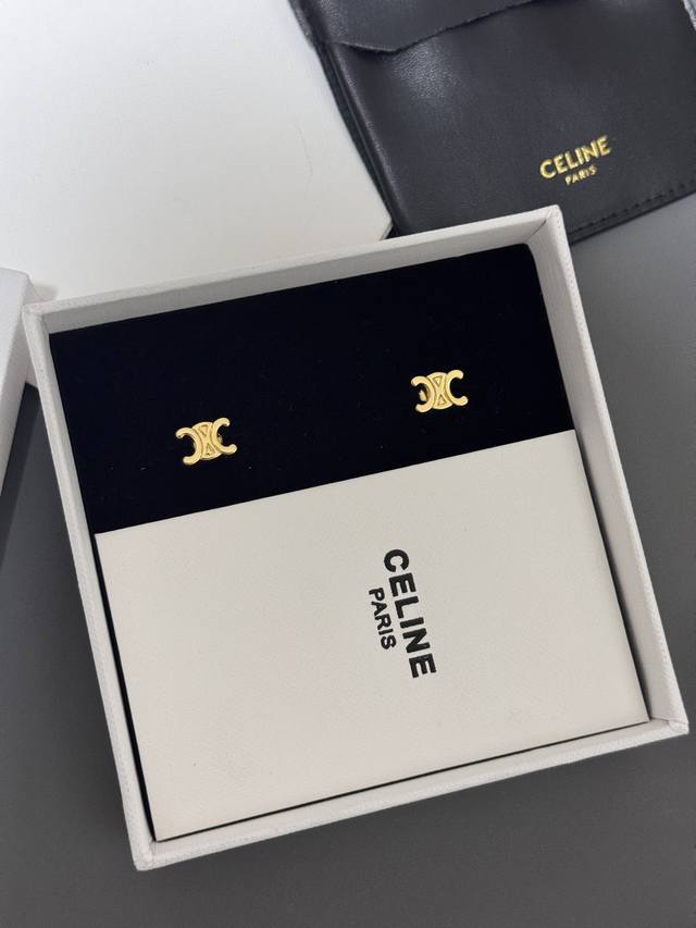 Mini Celine 赛琳 迷你耳钉 新款 个性 Celestine个性经典之作 耳钉 女神必备神器 全部慢工出细活 大方 百搭，简约设计风格独特，非常美
