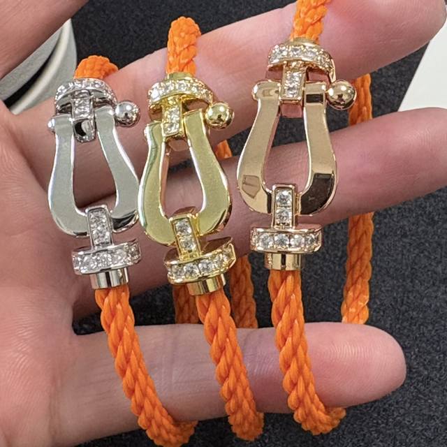 新品发布火爆费雷德 Fred斐登银色、玫瑰金、金色扣头满钻、半钻、无钻马蹄扣中性款高品质荧光橙色、爱马仕橙色、柠檬黄、淡黄色尼龙绳手链手镯！本命年红皮绳大牌 时