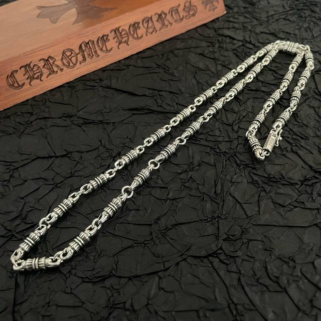 新款 专柜品质 Chrome Hearts克罗心 经典复古纽蚊圆柱项链 凹凸造型不同的花纹设计风格呈现出与众不同 十字架童军花是克罗心的标志 所以更经久不衰 正
