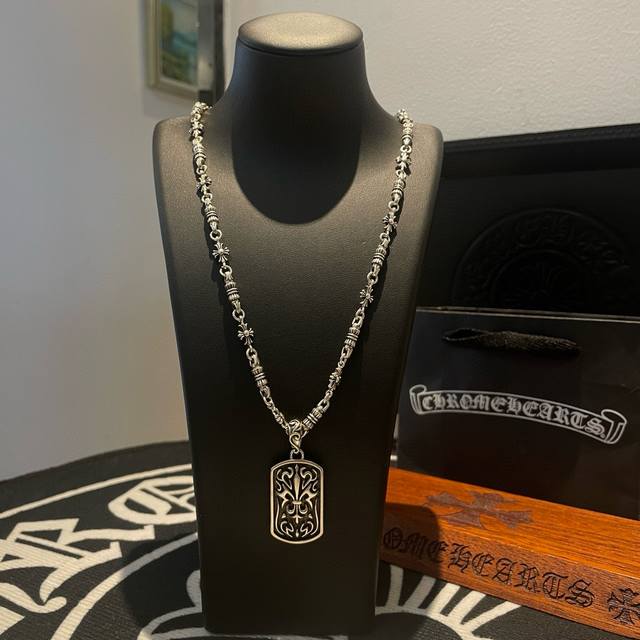 批 抖音 快手 Ins 小红书 直播热门 ，新款 专柜品质 Chrome Hearts克罗心十字架项链 ，方牌吊坠，凹凸造型不同的花纹设计风格 呈现出与众不同