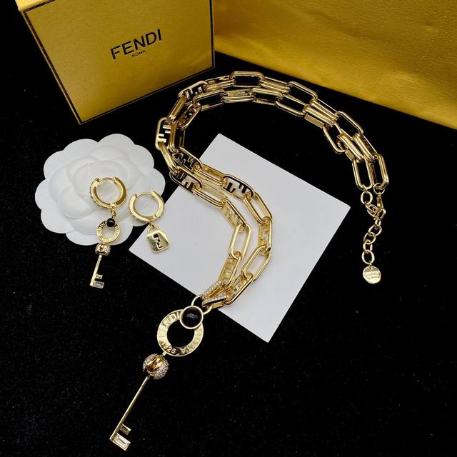 芬迪FendⅠ新款套装项链 耳钉