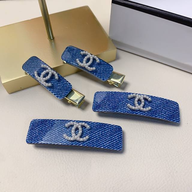 Chanel小香 Chanel发夹 醋酸珍珠Logo压夹边夹弹簧夹日常精致小单品 气质百搭小仙女必入单品 宝藏款 闭眼入推荐款 一对