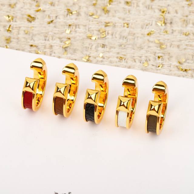 250279 我们出品 Zp4100，量大咨询客Fu Omaillon H开口柳丁戒指 O’Maillon系列的灵感源自经典“Chaine D‘Ancre”设计