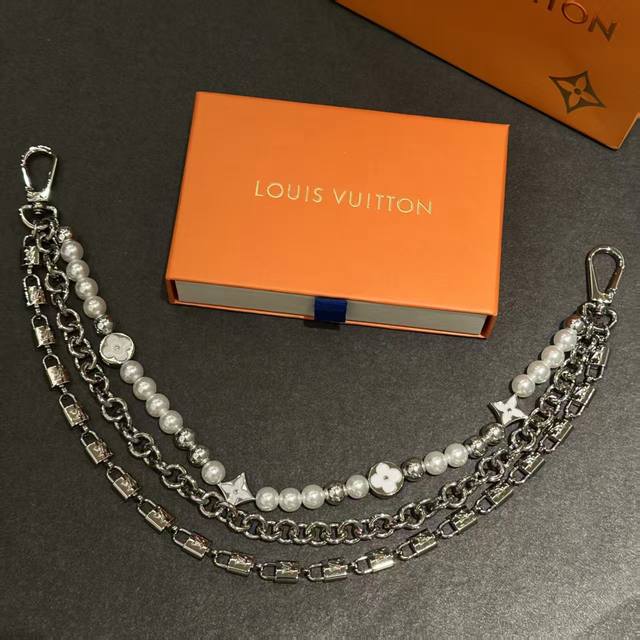 -Louis Vuitton 树脂 珍珠 挂件 腰链链条设计男女同款情侣款银色包包链条