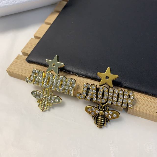 Dior迪奥 Dior胸针 五角星蜜蜂珍珠胸针大气上档次精致小仙女必入单品宝藏款 闭眼入推荐款 单个