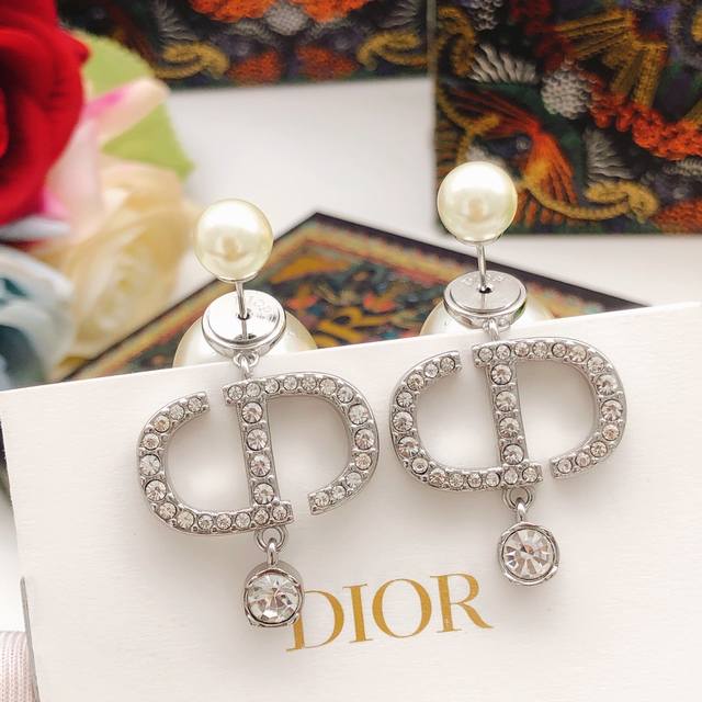 编号Ded0573 Dio*最新款银色大小珍珠耳钉吊钻 一致Zp黄铜材质