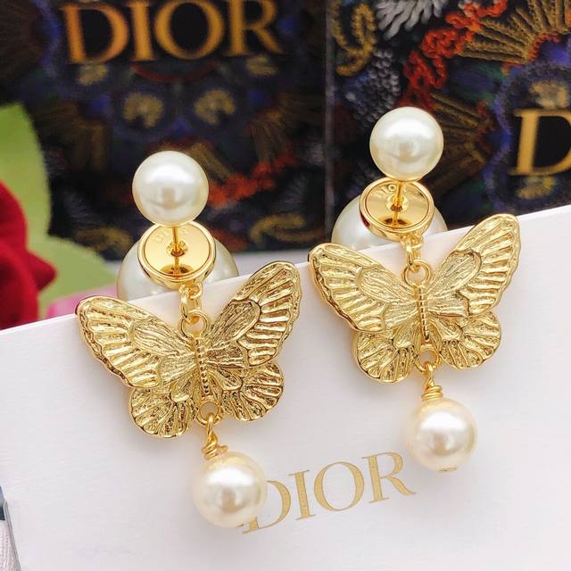 编号Ded0557 Dio*最新款蝴蝶耳钉 一致Zp黄铜材质
