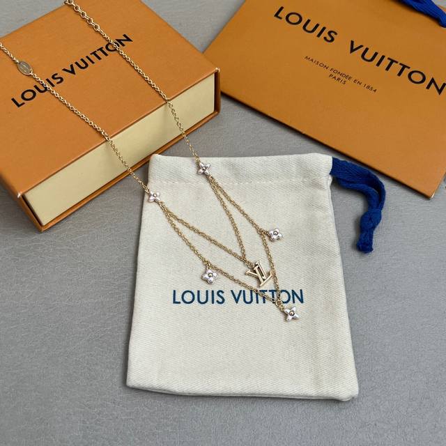 Lv 项链Louis Vuitton 路易威登专柜一致材质 火爆款出货 设计独特 复古前卫 男神、美女必备。